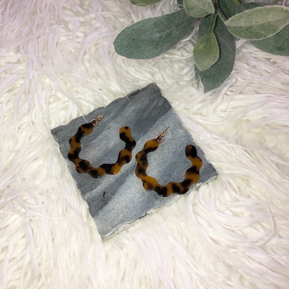 Jewelry - Tortoise Shell Earrings✨